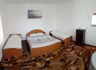 Гостевой дом Guest house Nikolay Гагра Четырехместный номер с видом на горы-4