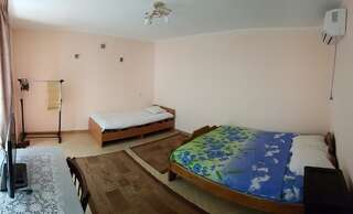 Гостевой дом Guest house Nikolay Гагра Роскошный трехместный номер-6