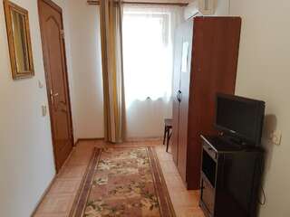 Гостевой дом Guest house Nikolay Гагра Бюджетный двухместный номер с 2 отдельными кроватями-4